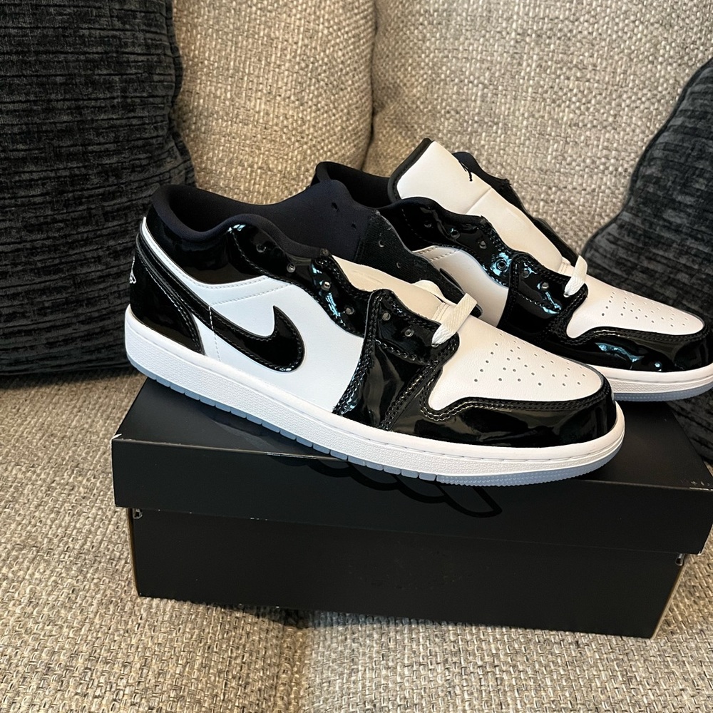 Nike Air Jordan 1 Low SE - Black & White 9.5